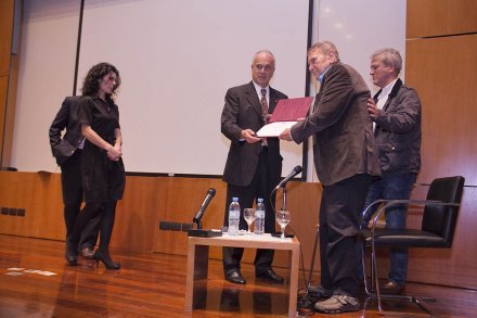 Premio Carreras Creativas 2012: Gyula Kosice en la UCEMA
