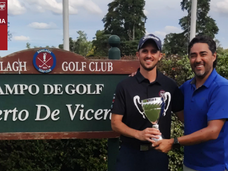 Mauro Berardi recibe la copa